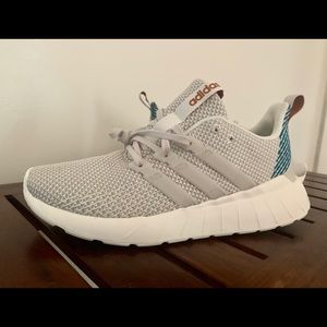 Adidas Women’s Questar